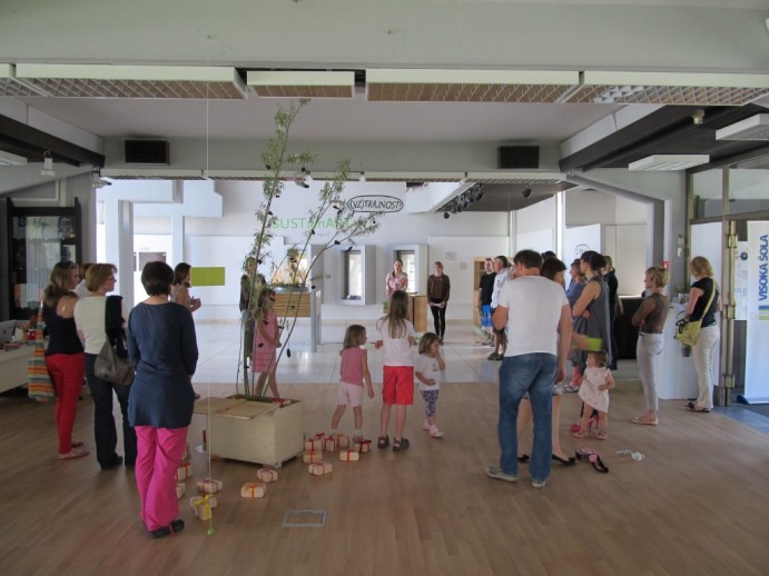 Javno vodstvo po razstavi SUSTainART
