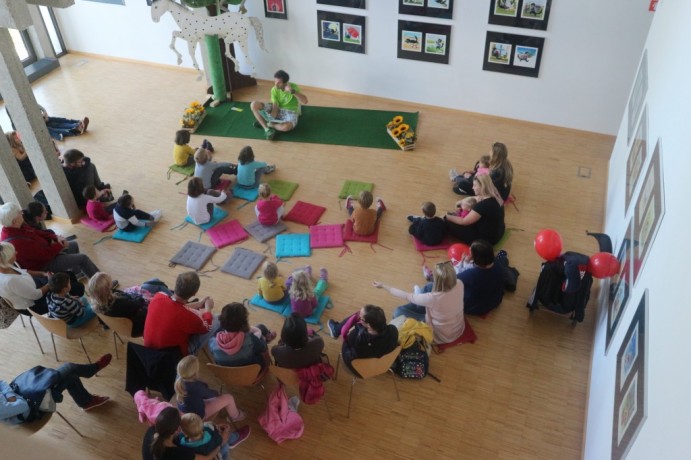 PRAZNIČNA PRAVLJICA 