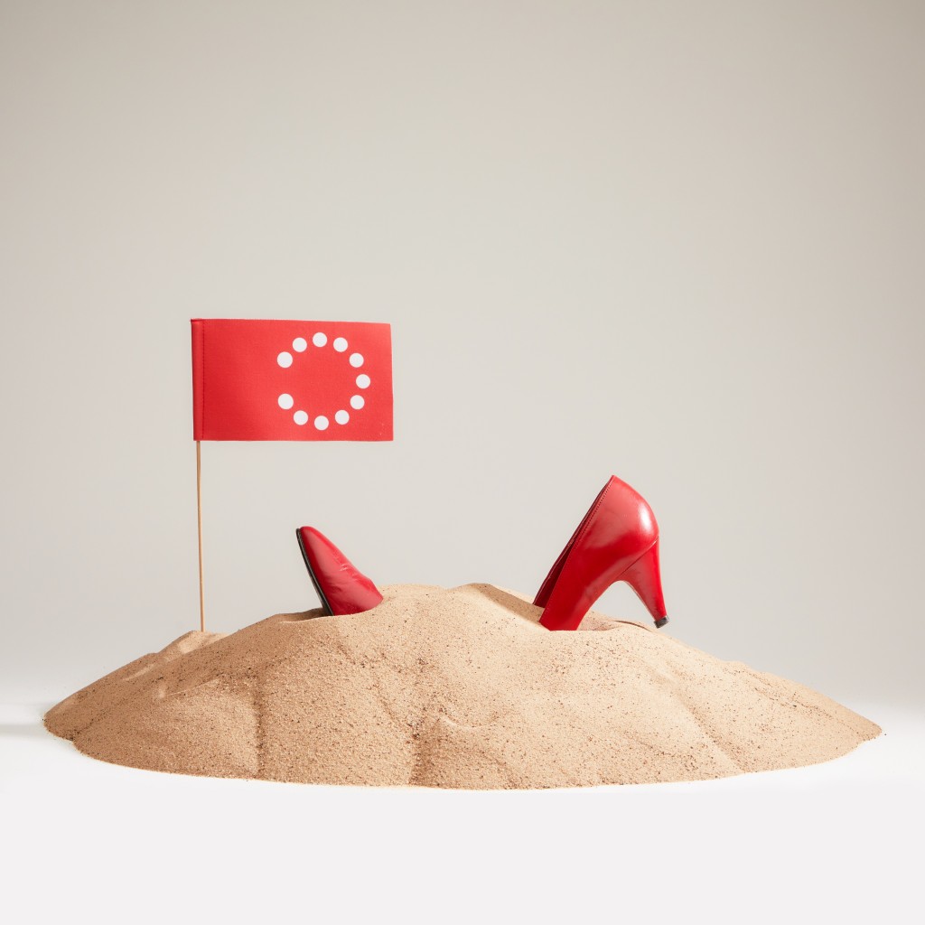 Prispevek o razstavi Ženska ni osamljen otok čevljev / No woman is an island of shoes