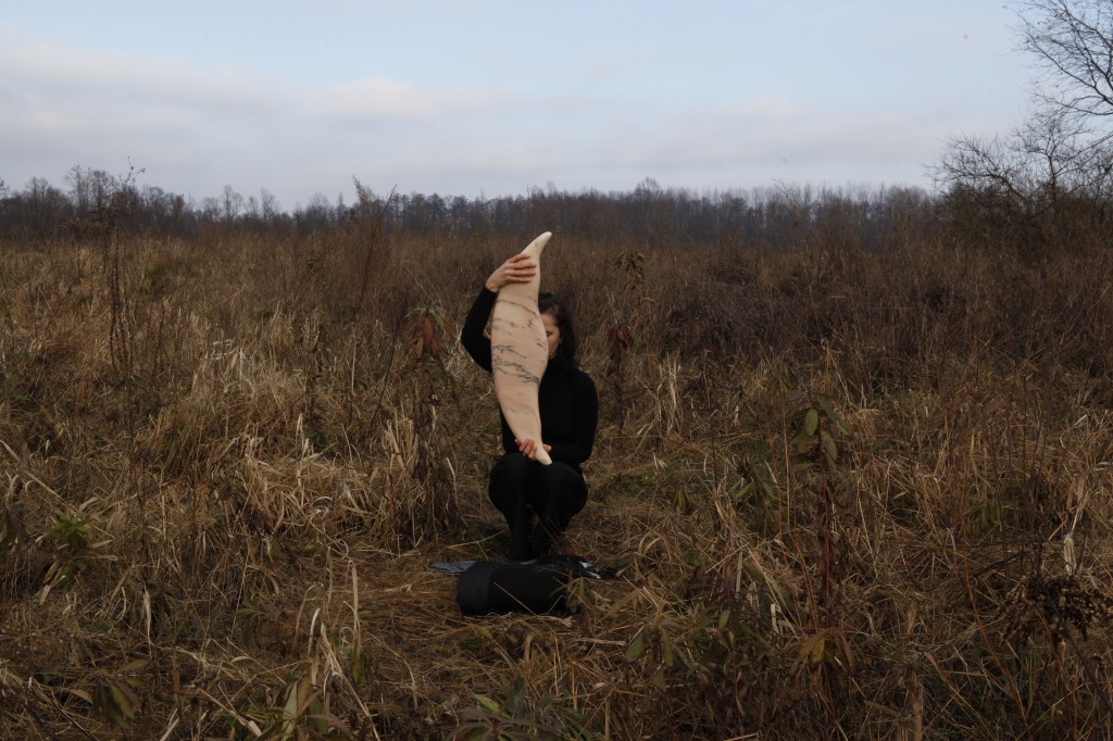 Prispevek o razstavi Proti sebi, Tejke Pezdirc